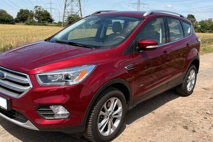 Ford Kuga 28.200 km 19.900 &euro; Köln 50859