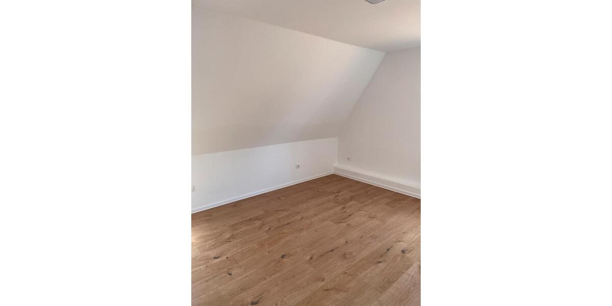 Etagenwohnung Uetze - 5 Zimmer, 115 m&sup2;, 1.000&euro; | Angebot:26415853