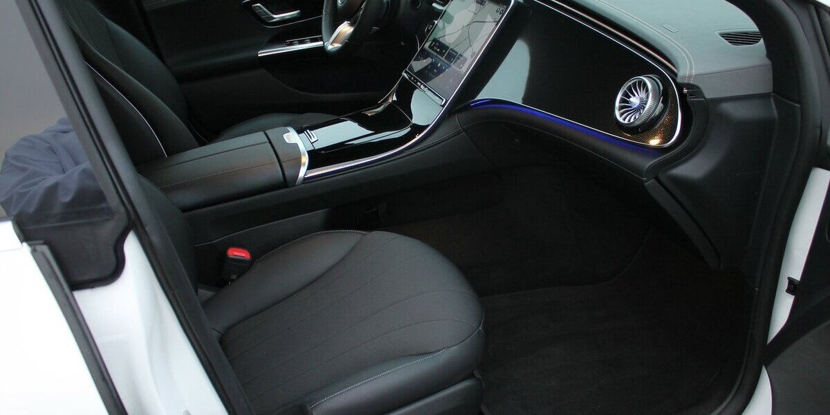 Mercedes-Benz EQE 300 Mercedes Garantie bis 2031 12.000 km 47.400 &euro; Badem 54657