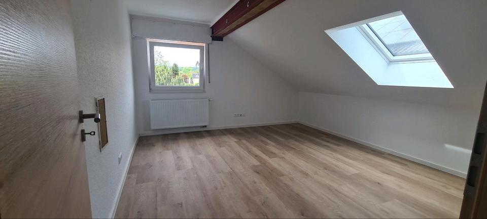Dachgeschoßwohnung Pfinztal - 4 Zimmer, 89 m&sup2;, 1.400&euro; | Angebot:26679252
