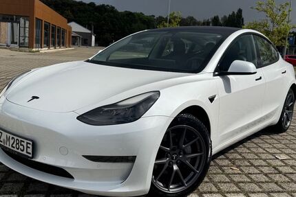 Tesla Model 3 77.000 km 29.000 € Cramme 38312