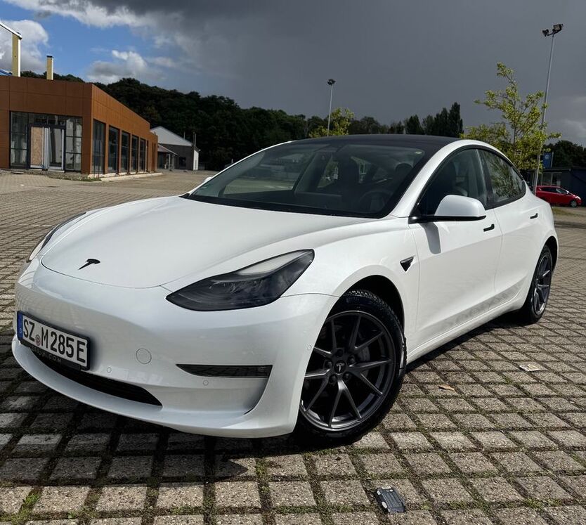 Tesla Model 3 77.000 km 29.000 € Cramme 38312