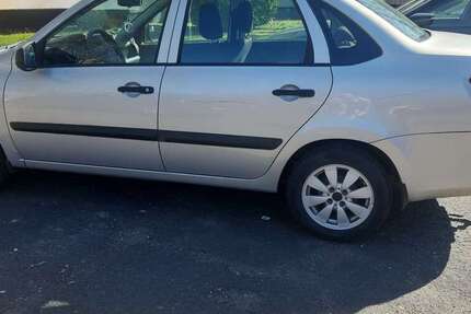 Lada Granta 143.000 km 2.200 &euro; Köln 51145