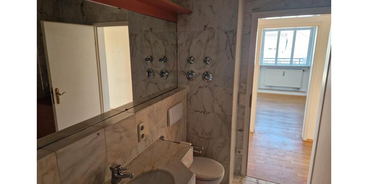 Dachgeschoßwohnung Neuötting - 3 Zimmer, 81 m&sup2;, 1.000&euro; | Angebot:25316777