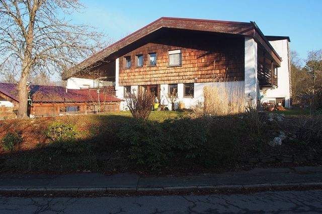 Einfamilienhaus Bad Kötzting Kötzting - 7 Zimmer, 298 m&sup2;, 295.000&euro; | Angebot:24858408