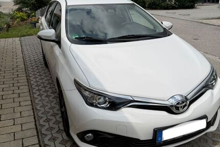 Toyota Auris 98.500 km 9.750 &euro; Inning am Holz 84416