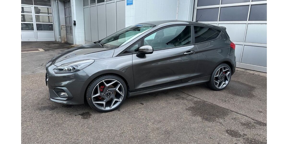 Ford Fiesta 32.190 km 21.590 &euro; Ditzingen 71254