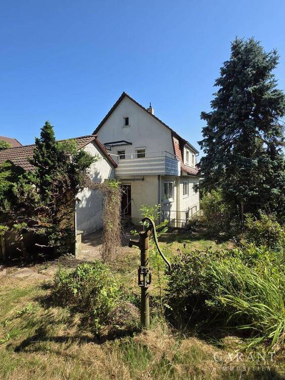Haus mit großem Garten und Scheune in Lustnau