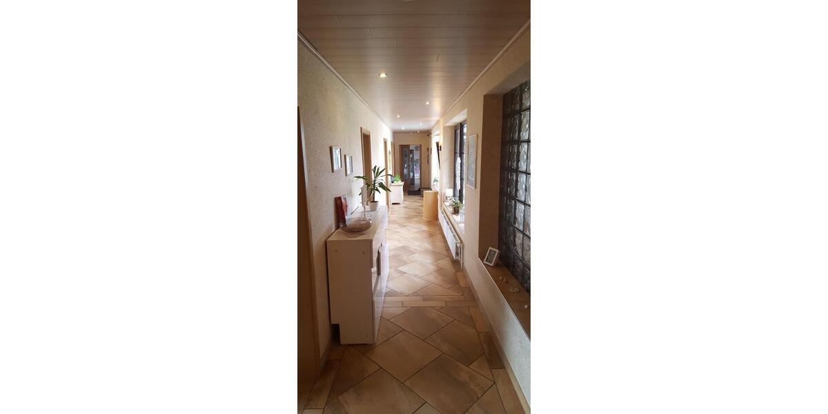 Erdgeschoßwohnung Mittelangeln - 6 Zimmer, 250 m&sup2;, 1.350&euro; | Angebot:25292754