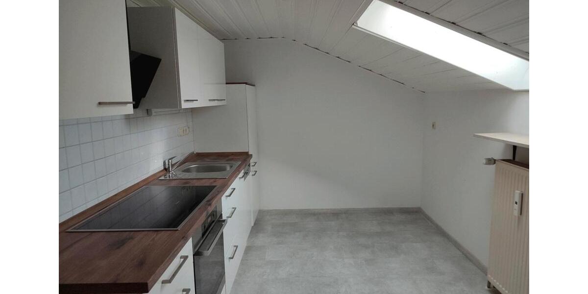 neu renovierte DG-Wohnung in KelheimBauersiedlung 700 Euro warm 2 zimmer