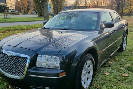 Chrysler 300C 150.000 km 3.450 € Brühl 50321