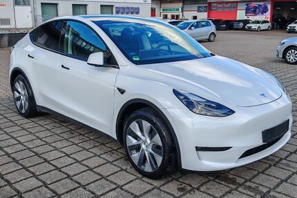 Tesla Model Y 15.315 km 41.970 € Braunschweig 38112