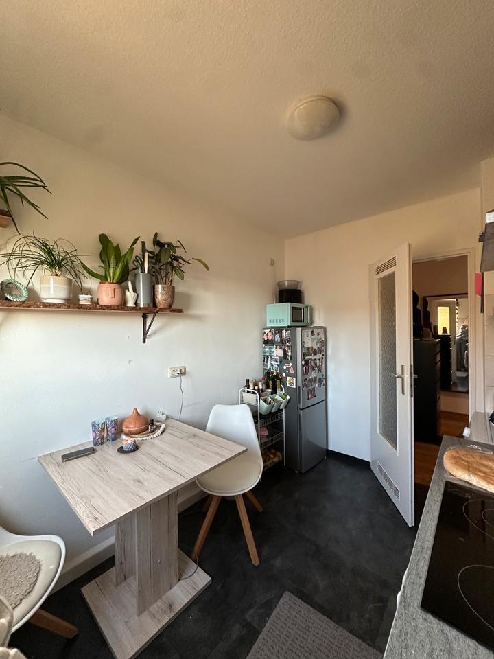 NUR **6 Monatige Zwischenmiete**Möblierte 2 Zimmer EBK & Balkon zimmer