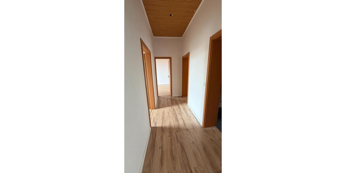 Etagenwohnung Arzberg - 5 Zimmer, 100 m&sup2;, 700&euro; | Angebot:26185124