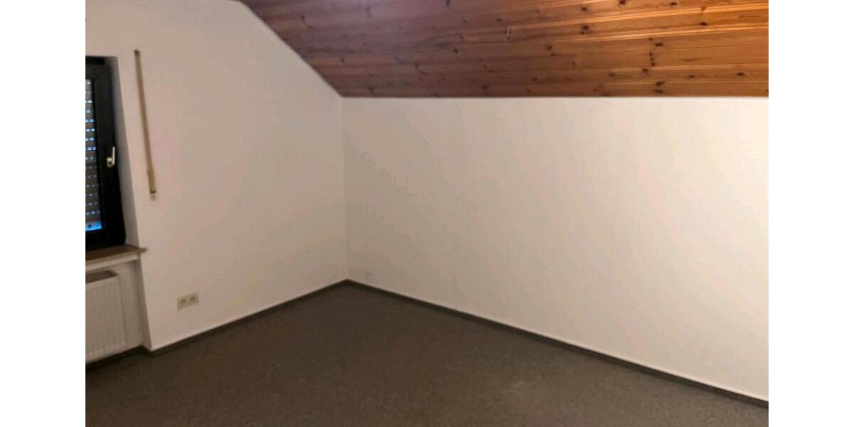 Etagenwohnung Ellwangen (Jagst) - 3.5 Zimmer, 100 m&sup2;, 700&euro; | Angebot:26429163