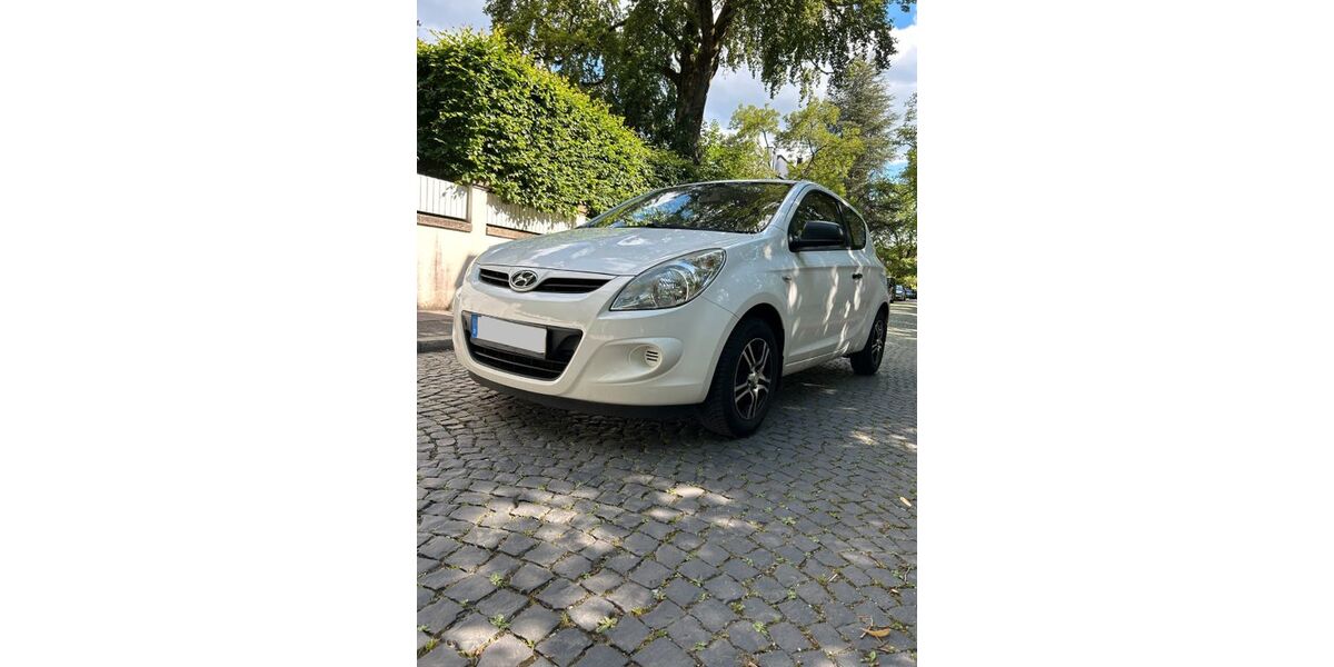 Hyundai i20 197.579 km 2.465 &euro; München 81667