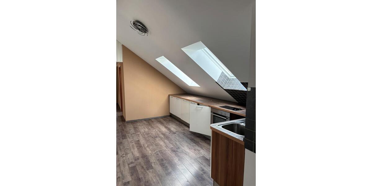 Dachgeschoßwohnung Nittendorf - 2.5 Zimmer, 50 m&sup2;, 170.000&euro; | Angebot:25980055
