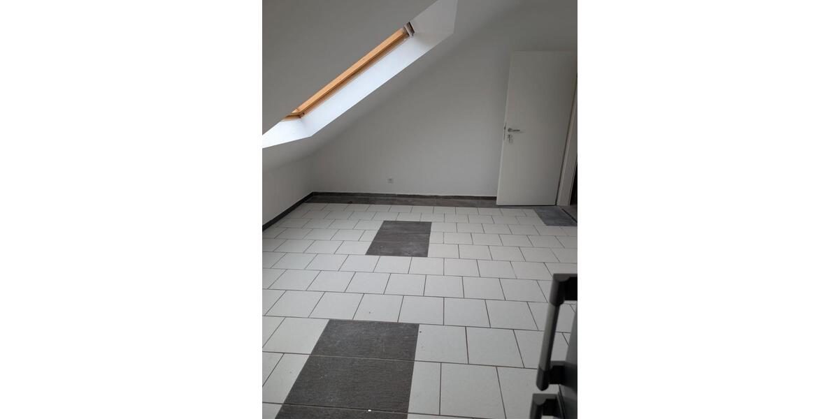 Dachgeschoßwohnung Lippstadt - 1 Zimmer, 15 m&sup2;, 300&euro; | Angebot:26661745