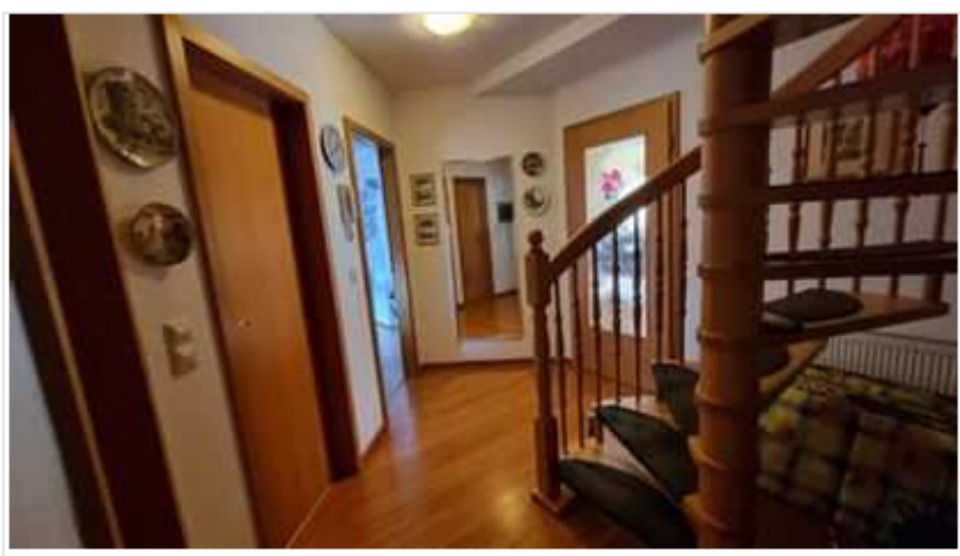 Große Wohnung in Mehrfamilienhaus 5 zimmer