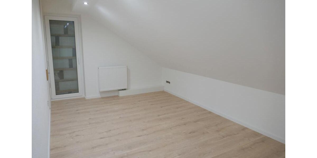 Dachgeschoßwohnung Bellheim - 2.5 Zimmer, 61 m&sup2;, 700&euro; | Angebot:26403577