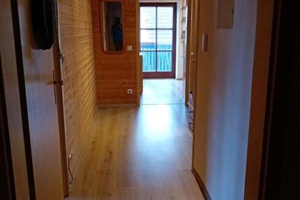 Super schöne Dachgeschoss Wohnung neu renoviert 2 zimmer