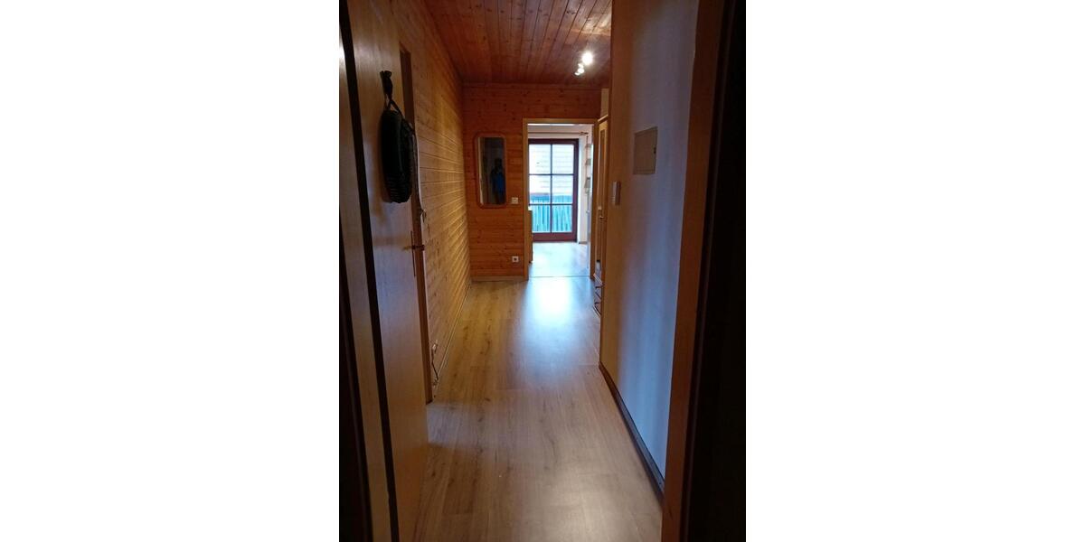 Super schöne Dachgeschoss Wohnung neu renoviert 2 zimmer