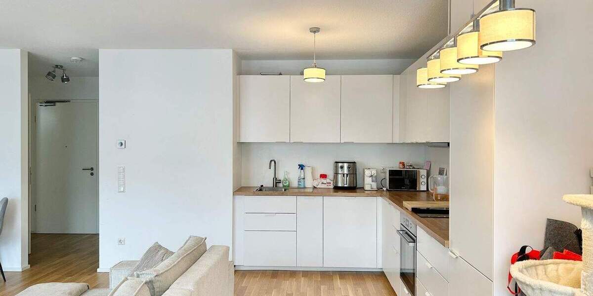 ***REDNITZ JUWEL*** SONNIGE 2 ZIMMER WOHNUNG MIT EINBAUKÜCHE, BALKON UND TIEFGARAGENSTELLPLATZ 2 zimmer