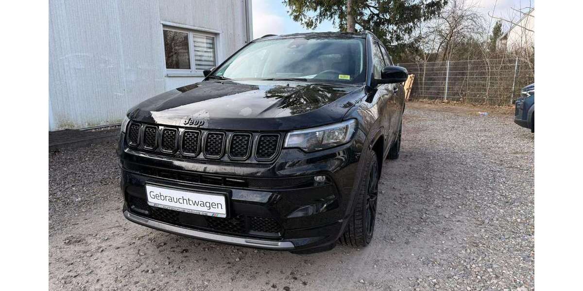 Jeep Compass 27.482 km 26.997 &euro; Zossen 15806