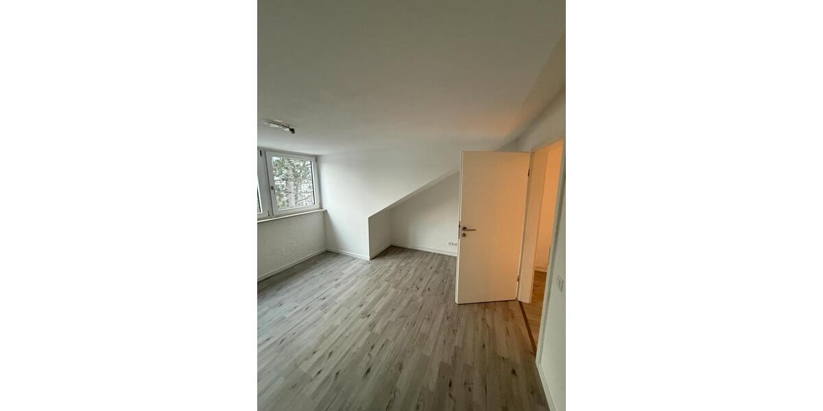 Dachgeschoßwohnung Augsburg Haunstetten-Siebenbrunn - 3 Zimmer, 67 m&sup2;, 1.300&euro; | Angebot:24847294
