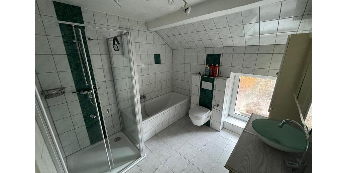 Idyllisches EFH mit großem Garten und Pool (Kauf möglich) 7 zimmer