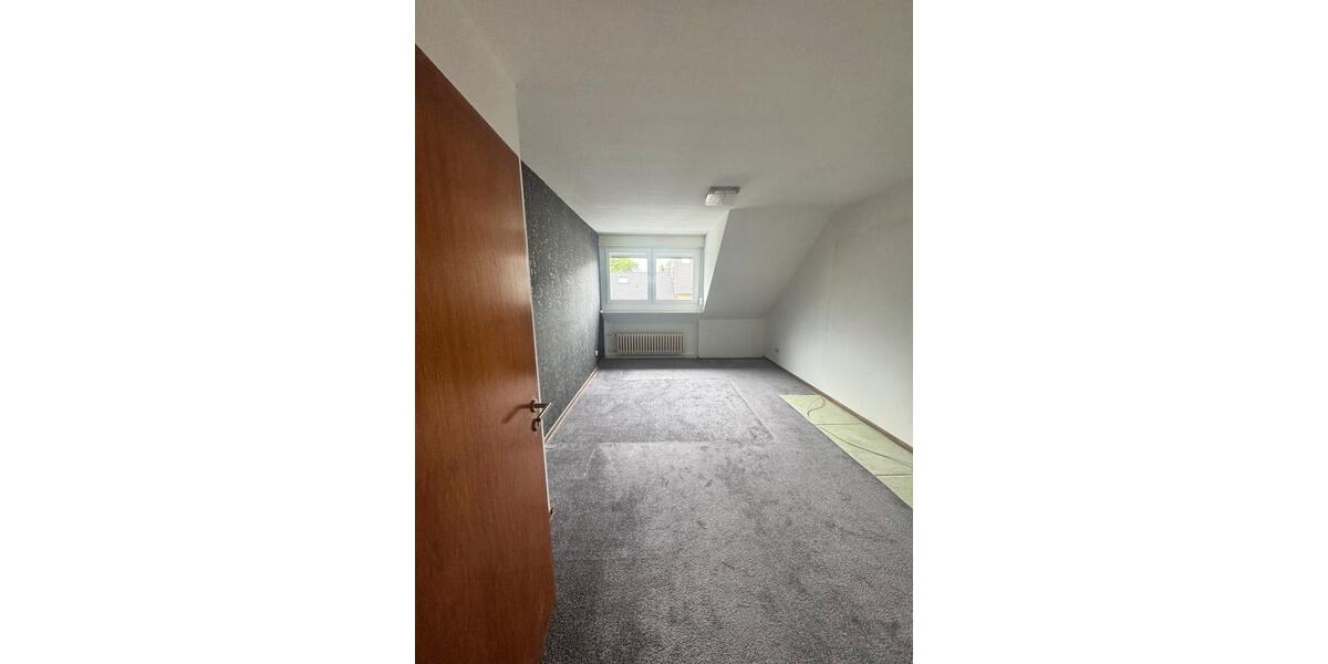 Dachgeschoßwohnung Köln Mülheim - 5 Zimmer, 105 m&sup2;, 370.000&euro; | Angebot:26706652