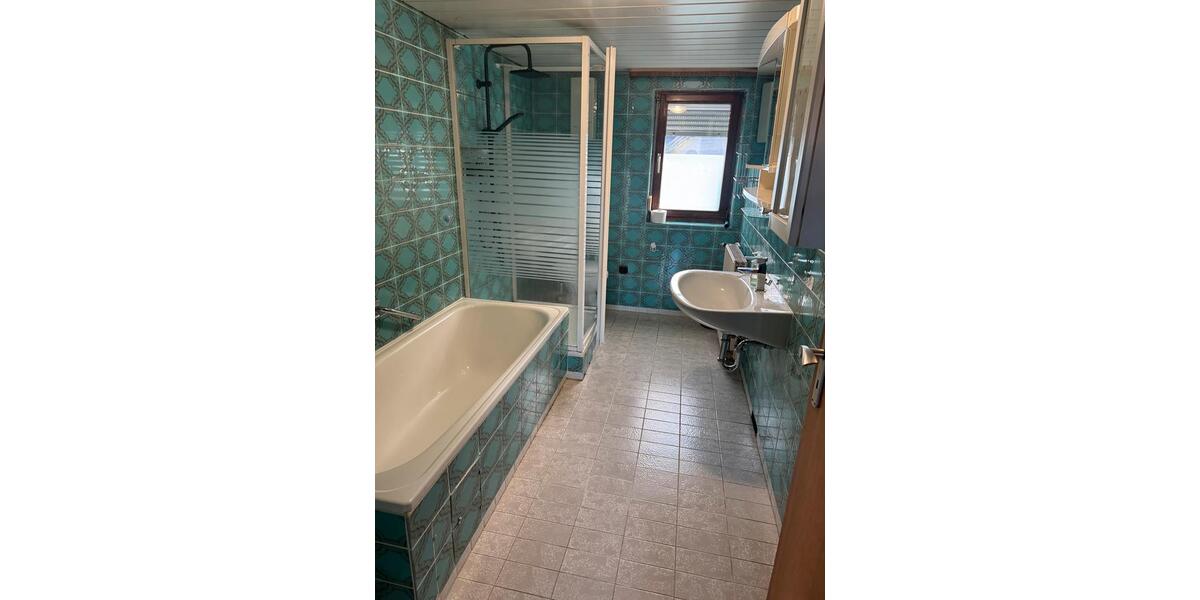 Einfamilienhaus mit 2 Garagen und großem Garten in Struthütten 6 zimmer