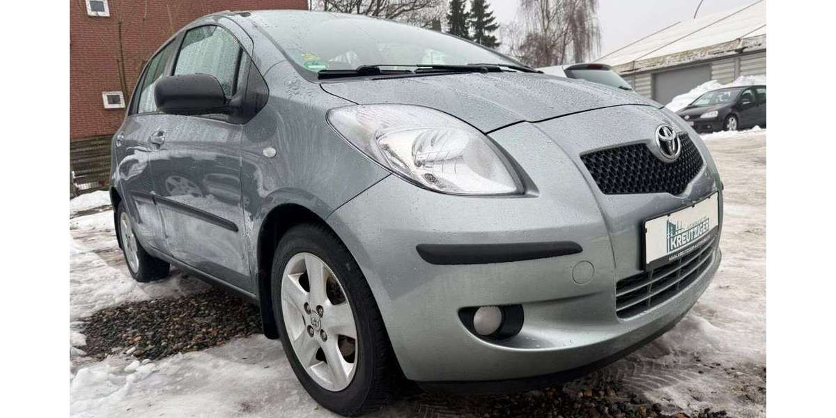 Toyota Yaris 174.051 km 2.990 &euro; Hamburg 22179