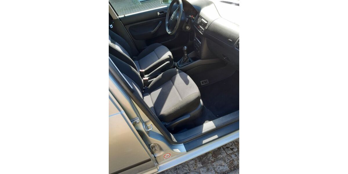 VW Golf 100.000 km 2.150 &euro; Radolfzell 78315