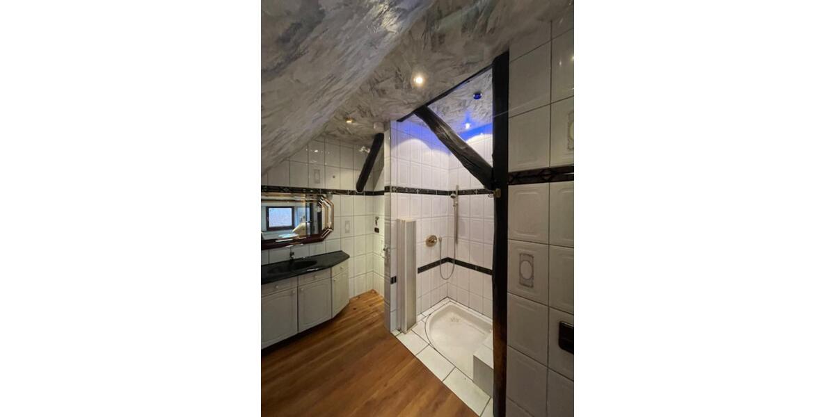 Einfamilienhaus Bad Arolsen - 6 Zimmer, 350 m&sup2;, 195.000&euro; | Angebot:24253552