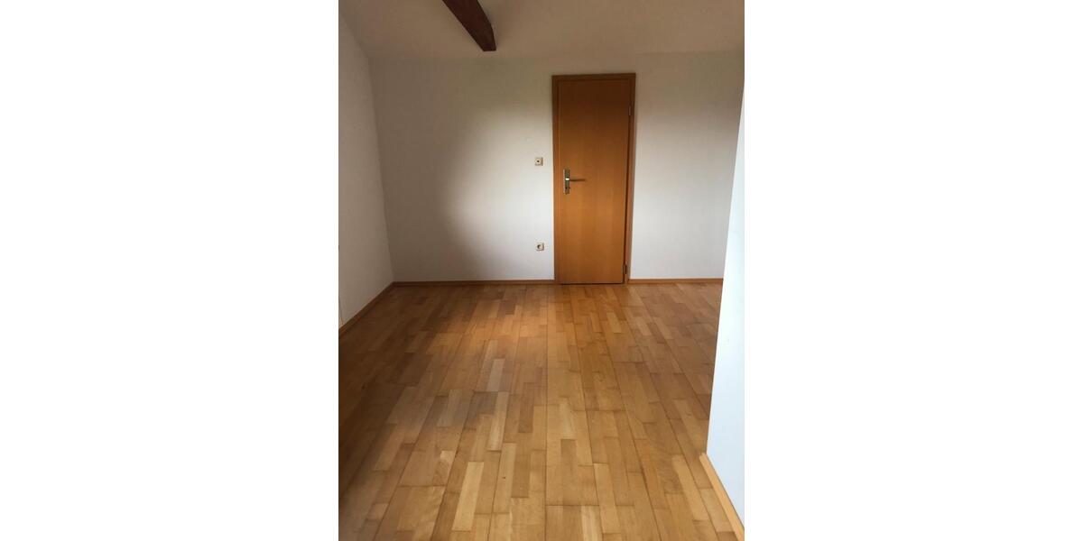 Schöne Dachwohnung für Single (offener Wohnbereich) 2 zimmer