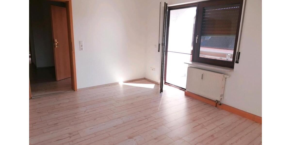 Dachgeschoßwohnung Rheinau - 3 Zimmer, 75 m&sup2;, 990&euro; | Angebot:25328107