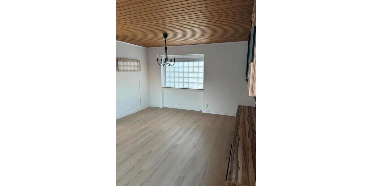 Helle 3,5 Zimmer-Wohnung mit Balkon und Stellplatz in Marbach a.N 3.5 zimmer