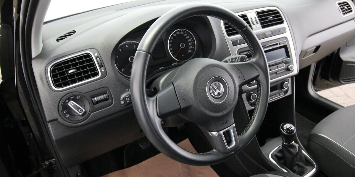 VW Polo V 1.2 Life CLIMATRONIC+SITZHEIZUNG+TEMPOMAT 79.656 km 7.900 &euro; Hagenow 19230