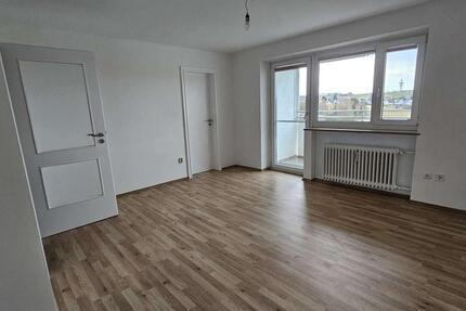 renovierte 1-Zi-Whg. mit EBK im 7. OG mit Aufzug und Balkon in HofSaale 1 zimmer