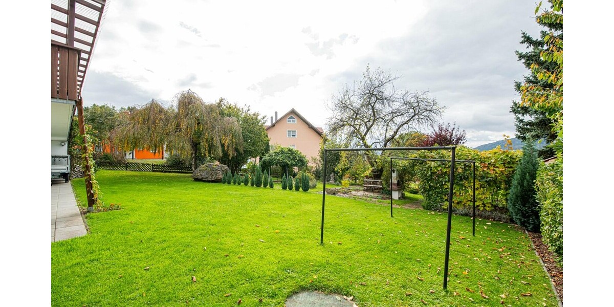 Familienfreundliches Einfamilienhaus mit offenem Wintergarten und herrlicher Gartenanlage 6 zimmer