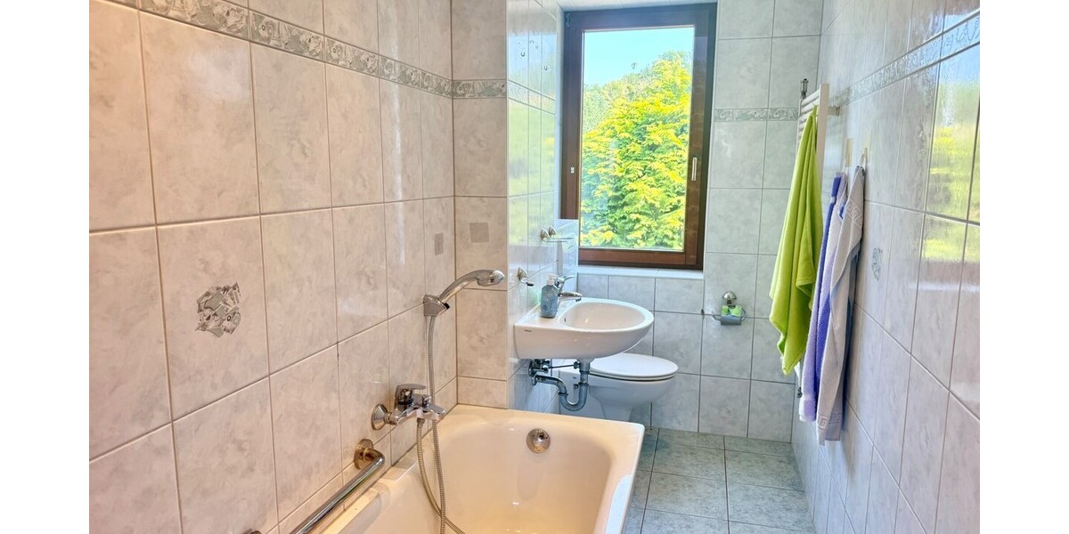 HORN IMMOBILIEN ++ RESERVIERT! Haus mit Einliegerwohnung (vermietet) in Neubrandenburg Bergstraße - Zweifamilienhaus Neubrandenburg | Angebot:27248996
