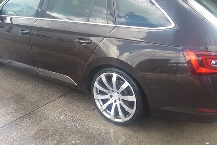 Skoda Superb 172.460 km 14.450 &euro; Heinsdorfergrund 08648