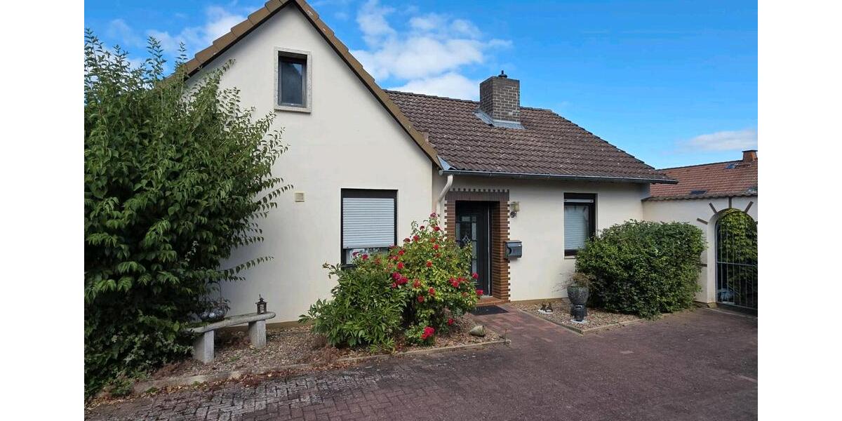 Einfamilienhaus Bad Arolsen - 5 Zimmer, 150 m&sup2;, 340.000&euro; | Angebot:27112574