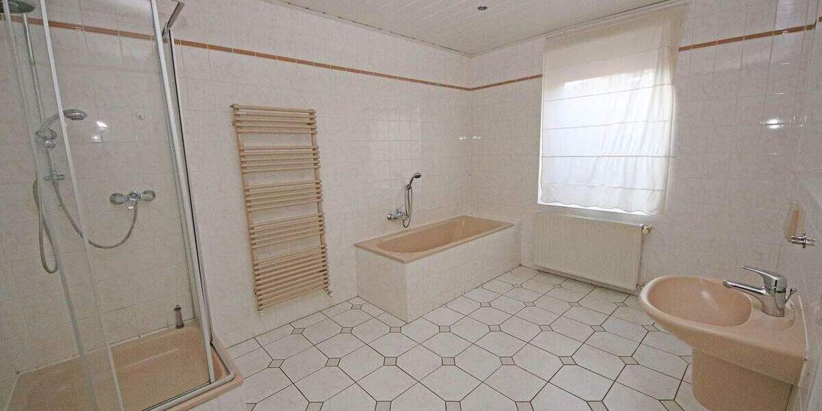 großes Reihenmittelhaus in BTF-Wolfen OT Greppin - auch für 2 Generationen geeignet 1 zimmer