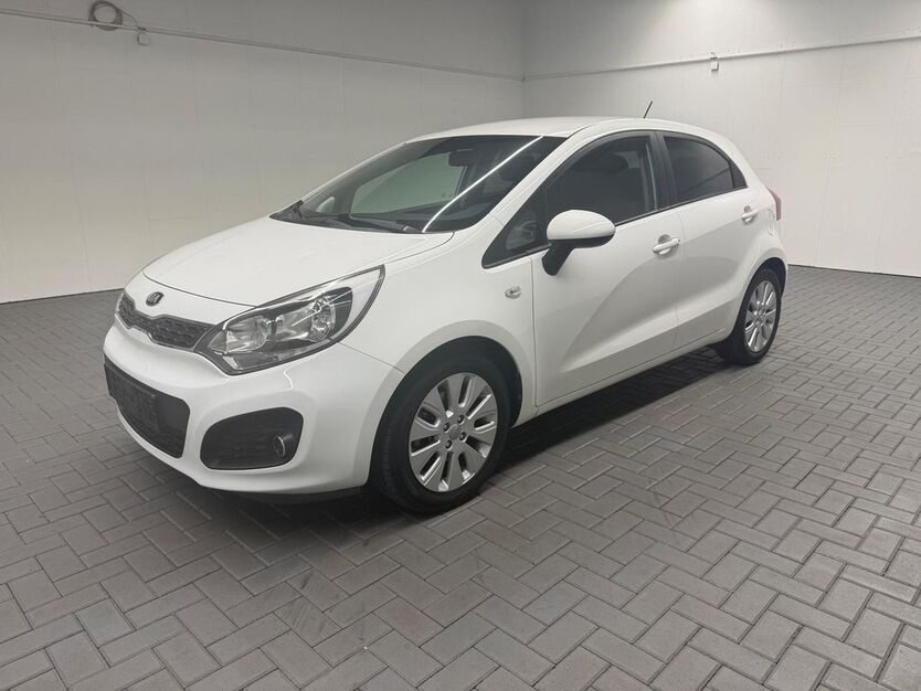 Kia Rio 93.600 km 7.900 € Langenweddingen 39171