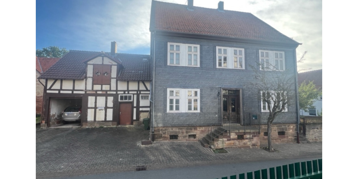 Einfamilienhaus Bad Arolsen - 8 Zimmer, 229 m&sup2;, 150.000&euro; | Angebot:24874543