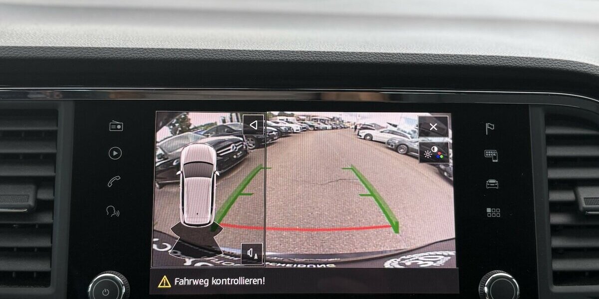 Seat Ateca FR KAMERA/NAVI/CARPLAY/KEYLESS/SHZ/AHK/DSG 113.916 km 16.900 &euro; Villingen-Schwenningen 78054