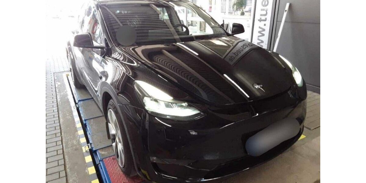 Tesla Model Y 85.911 km 33.900 &euro; Bad Kissingen 97688