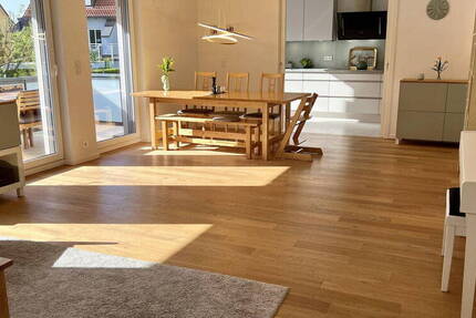 Helle 4-Zimmer FamilienWohnung in Moosach, 2 Bäder, 2 TG-Plätze, A+, barrierefrei & wertbeständig